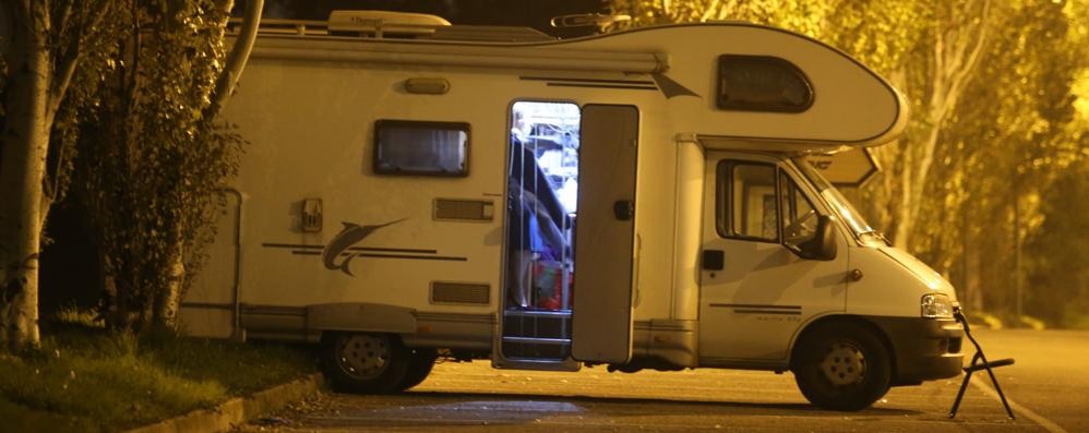 Il camper dove vive la donna