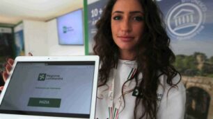 Tablet per il voto del referendum della Regione Lombardia