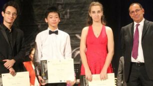 Seregno, il concorso pianistico Pozzoli: da sinistra Axel Trolese, il giapponese tredicenne Daisuke Yagi, la russa Elizaveta Kliuchereva