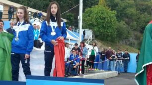 Margherita Paciolla (al centro) sul gradino più alto dei podio agli europei di Savona