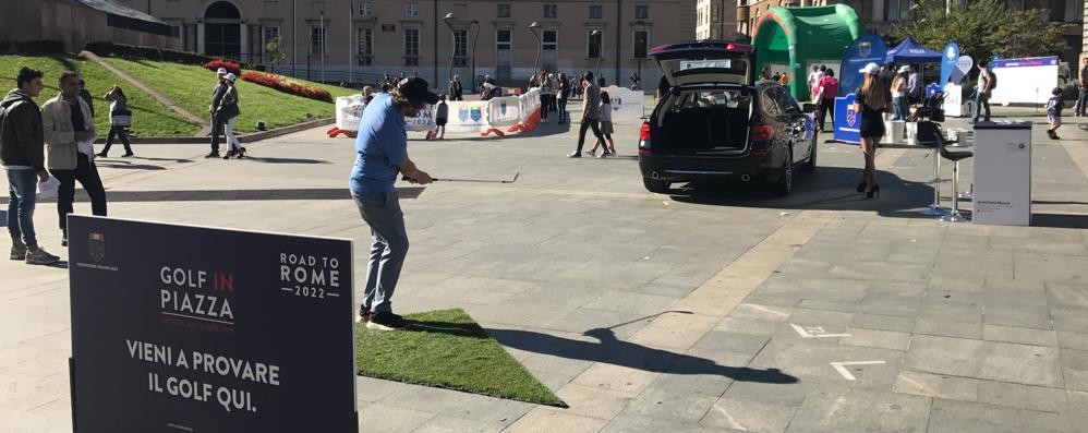 Golf in piazza a Monza