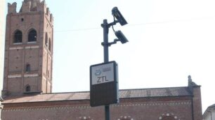 Le telecamere della ztl di Monza: anche Vimercate ha votato per il varco elettronico che sanziona le infrazioni