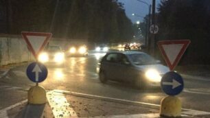 Arcore, alle 7.30 del mattino: auto percorrono viale Brianza
