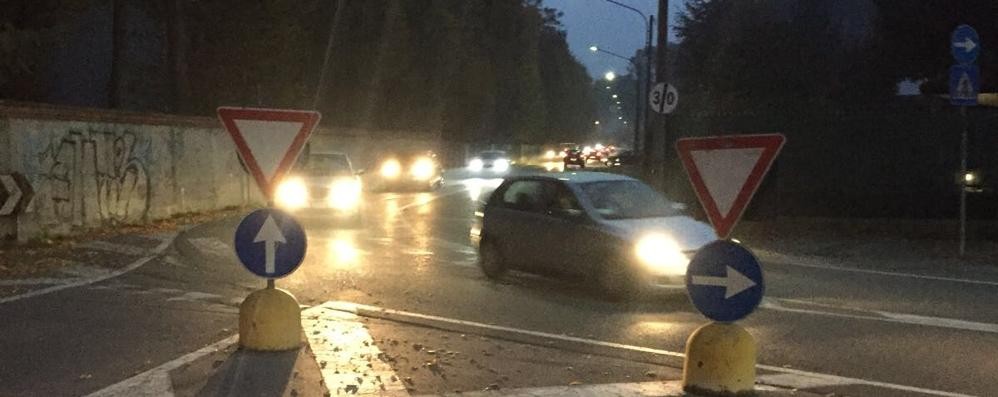 Arcore, alle 7.30 del mattino: auto percorrono viale Brianza