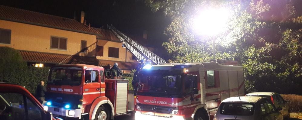 Carate incendio canna fumaria Costa Lambro