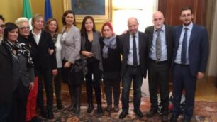 La delegazione dei lavoratori della Canali insieme al presidente della Camera dei deputati, Laura Boldrini