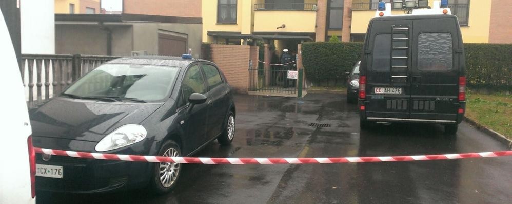 I carabinieri in via Mascagni a Cogliate