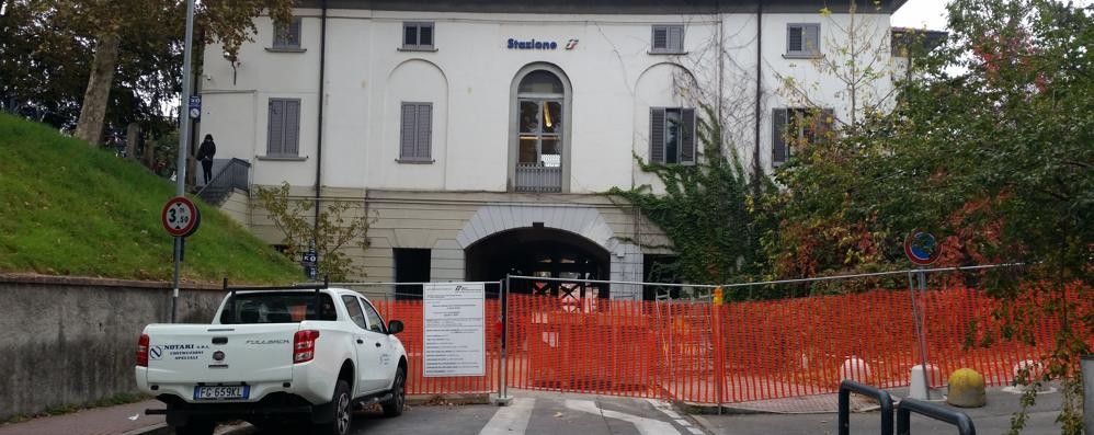 il ponte della stazione chiuso al traffico