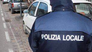 Un agente della polizia locale