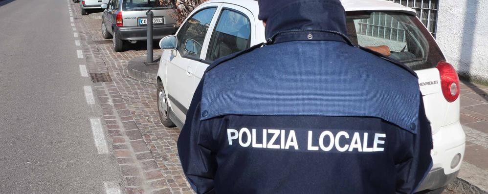 Un agente della polizia locale