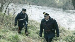 Due carabinieri sulle rive del Lambro