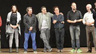 il cabarettista Marco Della Noce (primo a sinistra) a Desio al teatro del Centro