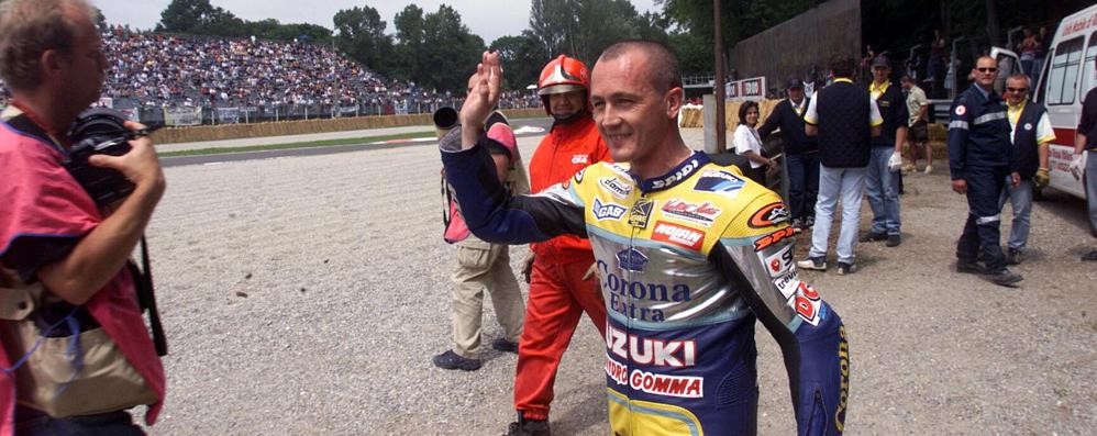 Monza Autodromo Fabrizio Pirovano dopo il ritiro alla prima variante durante la gara di supersport del 2000