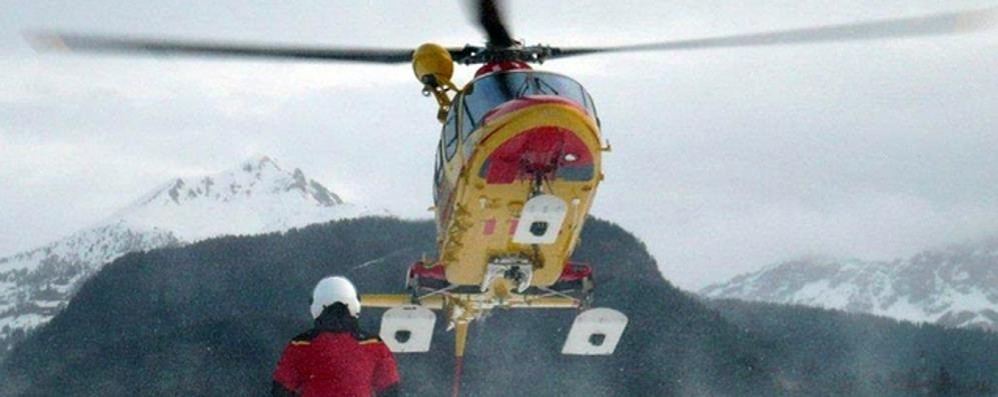 Un elicottero del soccorso alpino, in una immagine di archivio