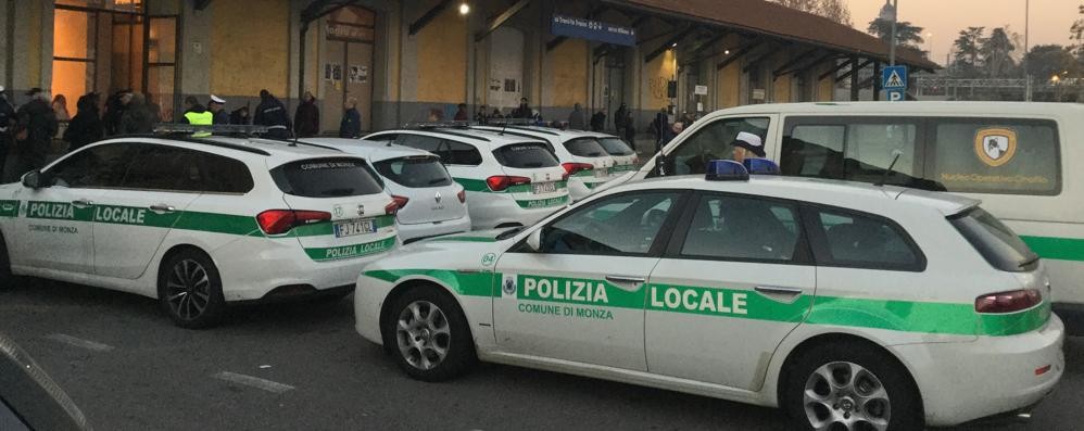 Monza, operazione in stazione della polizia locale
