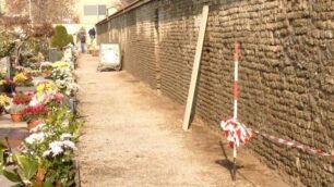 LISSONE: cimitero lavori mura per ricollocazione lapidi