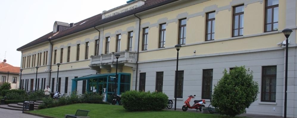 La biblioteca civica di piazza IV Novembre