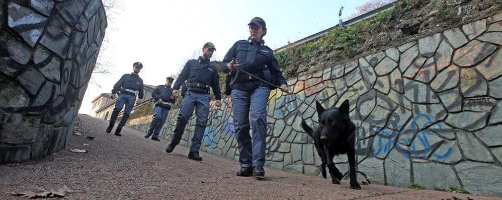 Monza Controlli antidroga nucleo cinofili polizia di stato