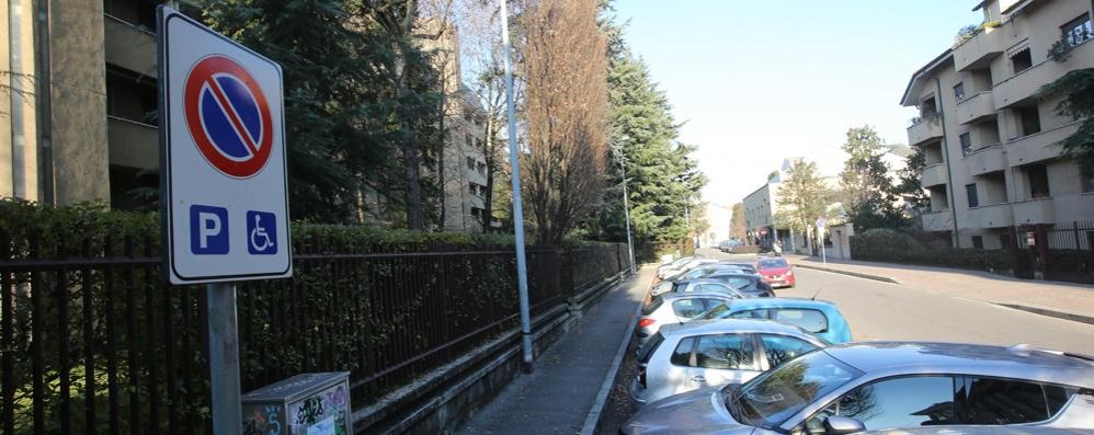 Monza Parcheggio disabili via Durini