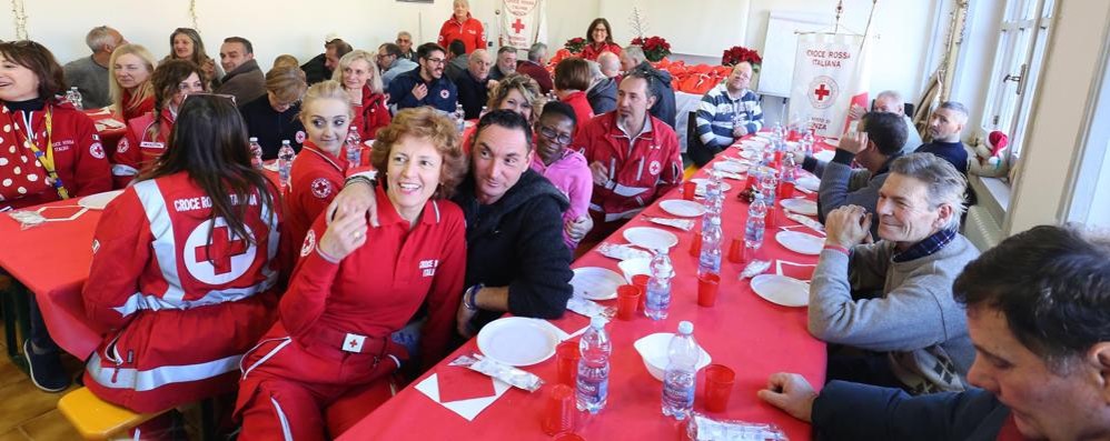 MONZA pranzo dei poveri Croce rossa