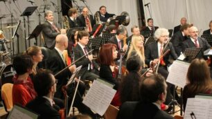 L'orchestra filarmonica Ettore Pozzoli che domani, alle 16.30 al teatro San Rocco diretta dal maestro Mauro Bernasconi, terrà il concerto di Capodanno