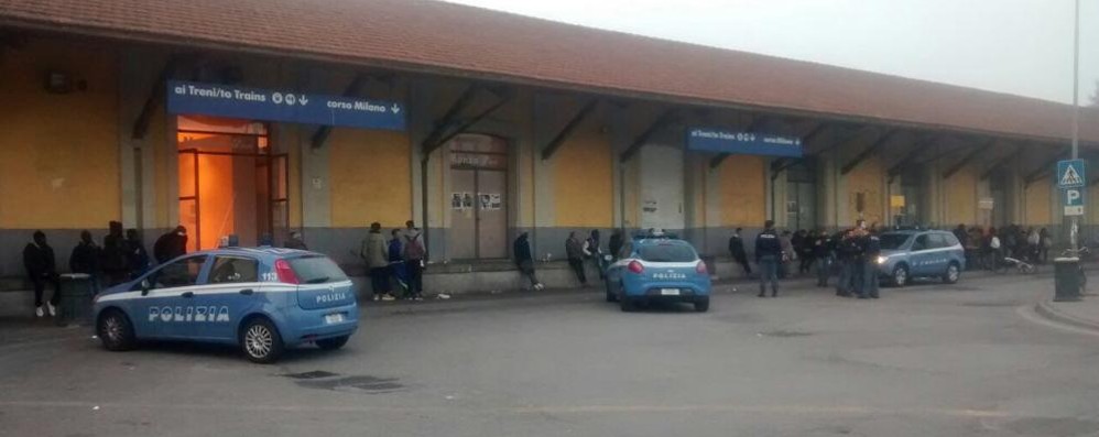 Pattuglie della polizia in stazione