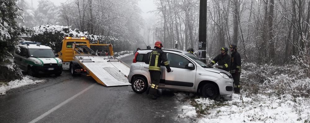 Briosco, auto fuori strada lunedì