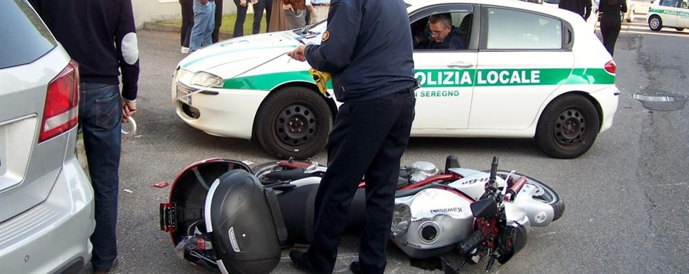 Un intervento della polizia locale di Seregno in una foto d’archivio