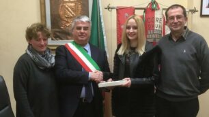 Concorezzo, Nigel Woolaway con la famiglia e il sindaco Riccardo Borgonovo