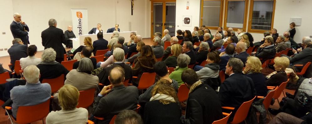 Monza, convegno Immigrazione e sicurezza con Magdi Cristiano Allam, Monsignor Rolla e il sindaco Dario Allevi nell'auditorium del Cittadino