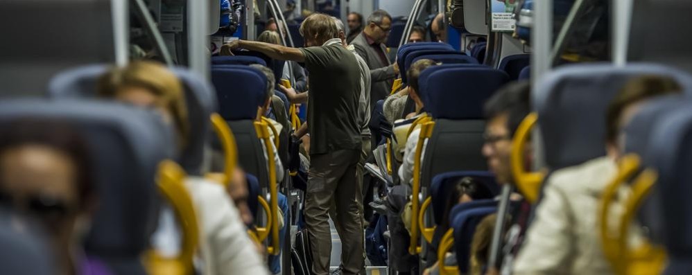 Pendolari in  treno