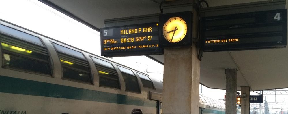 foto treno stazione monza