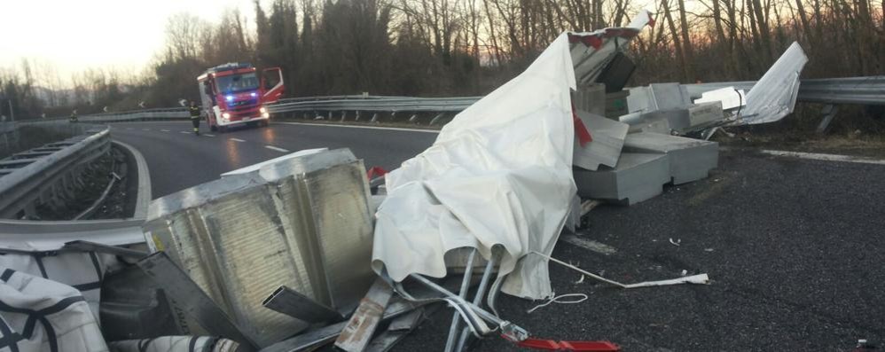 Incidente in Valassina: tir ribaltato, il giorno dopo