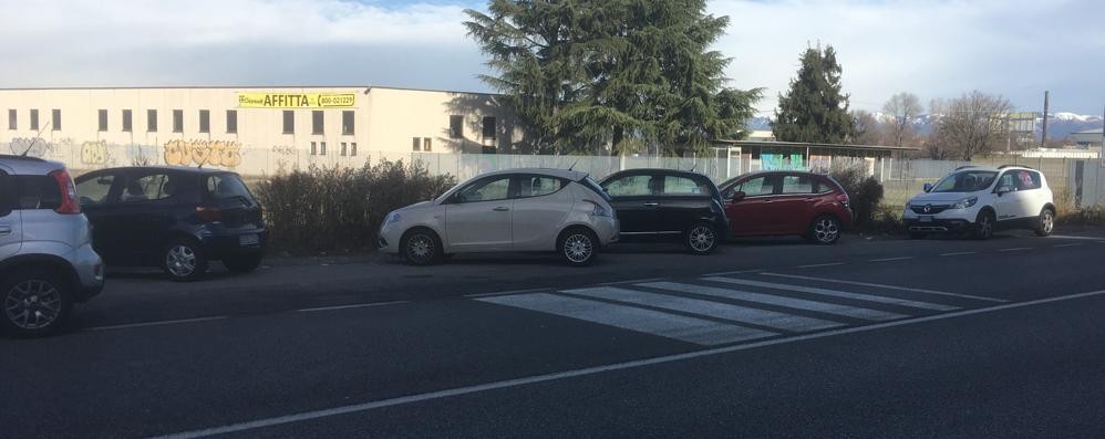 Vimercate torri bianche parcheggio sulla provinciale