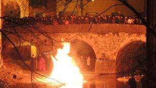 Il falò sul torrente Molgora