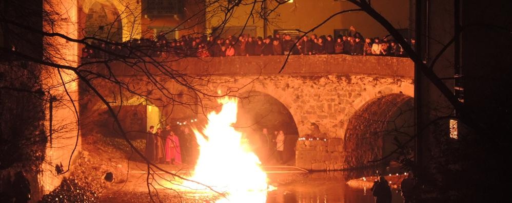 Il falò sul torrente Molgora