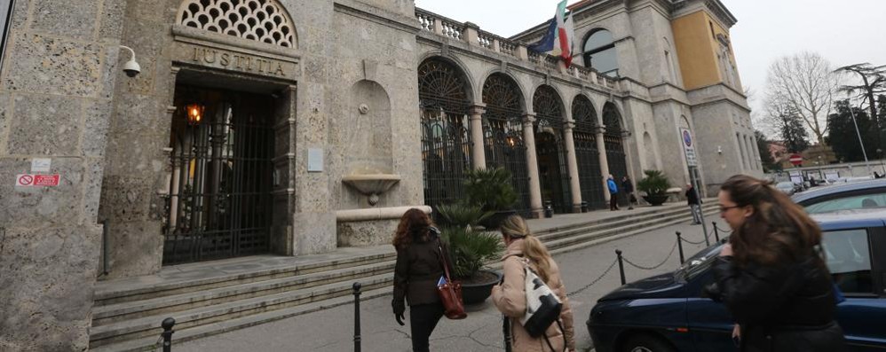 L’ingresso del Tribunale di Monza