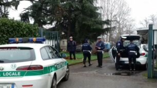 Monza, controlli polizia locale in via Rosmini