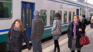 Pendolari in Brianza che usufruiscono dei trasporti ferroviari