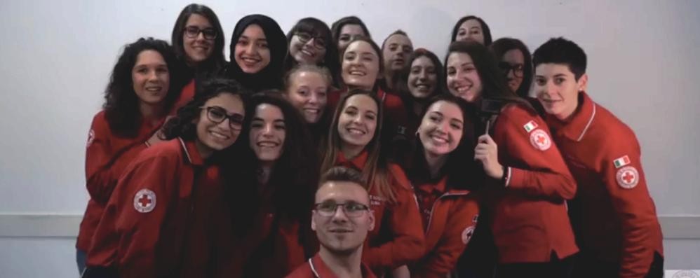 Giovani Croce rossa di Desio per San Valentino