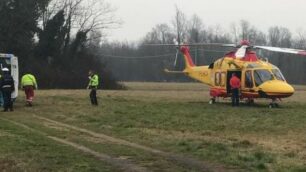 Cogliate, soccorso uomo caduto da scala