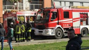Vigili del fuoco Vvf da Monza Desio Carate per incendio Milano via cogne quarto oggiaro