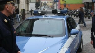 Una volante della polizia di stato