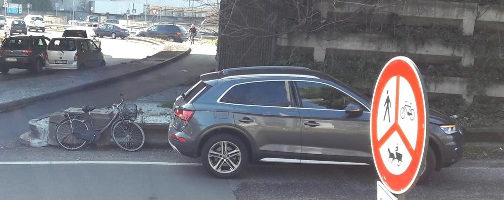 Auto e bici coinvolte nell’incidenteFoto Edoardo Terraneo