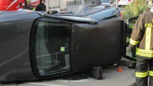 L’auto ribaltata