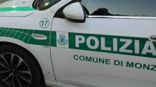 Un’auto della polizia locale di Monza