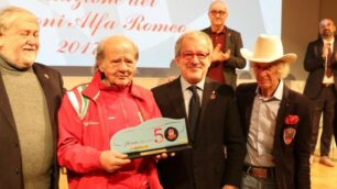Il seregnese Alberto Spotti, premiato per i suoi 60 anni di appartenenza alla scuderia Portello come meccanico ufficiale