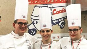 Gli studenti dell'alberghiero Ballerini, da sinistra: Marco Colombo, Gianmario Ronzoni e Riccardo Giussani ( foto Volonterio)
