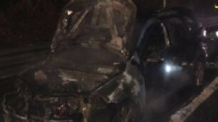 Valassina Statale 36 auto bruciata a Briosco