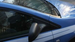 Tentativo di scippo a Monza: la vittima trattiene la borsetta e cade a terra